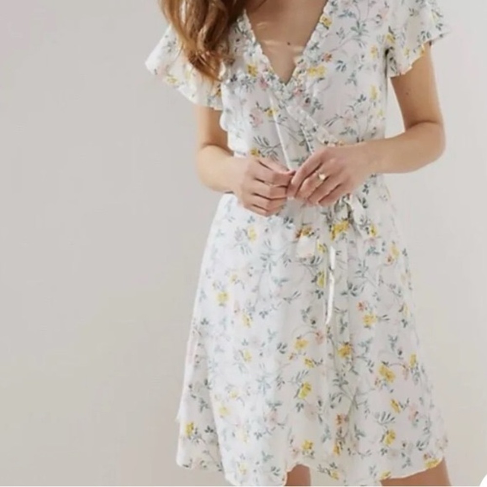 Loft Floral Wrap Dress Tie Waist White Floral Size 12P